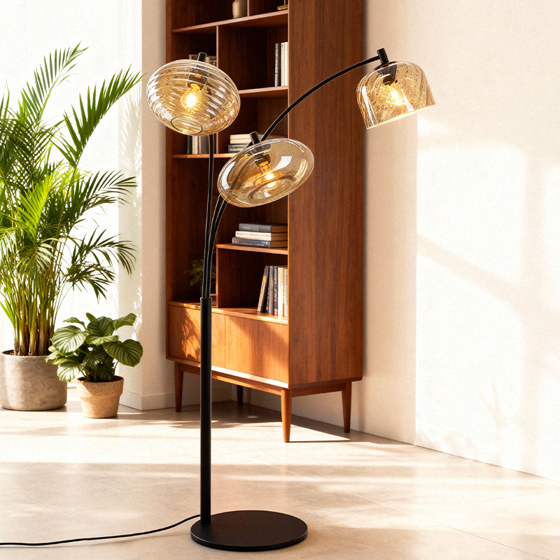 Moderní stojací lampa jantarová, Caia, s vypínačem