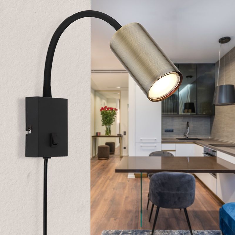 Kovová designová nástěnná lampa do zásuvky mosazná, Roelof, s vypínačem