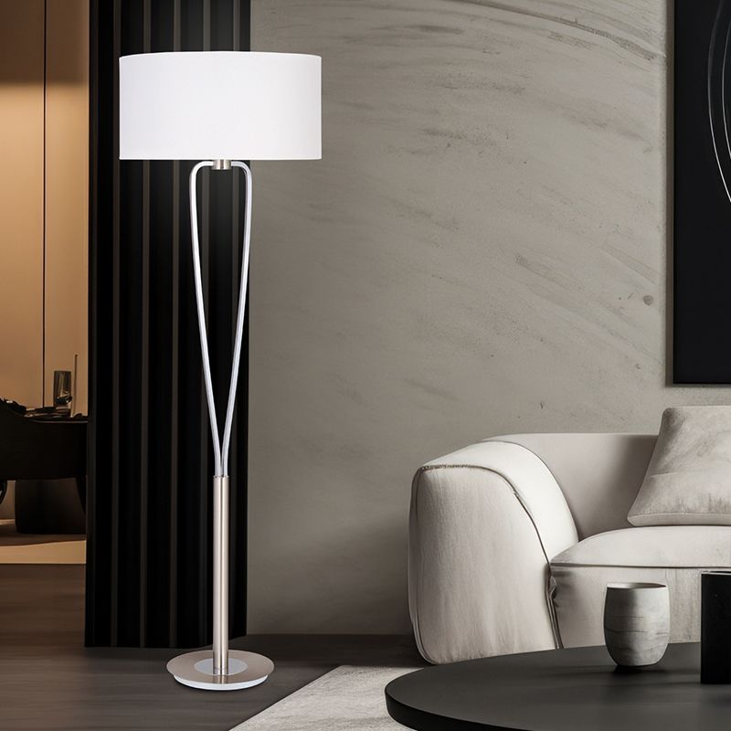 Niklová stojací lampa moderní, Lola, s vypínačem