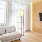 Dřevěná stojací lampa rustikální, Tessel, s tahovým vypínačem